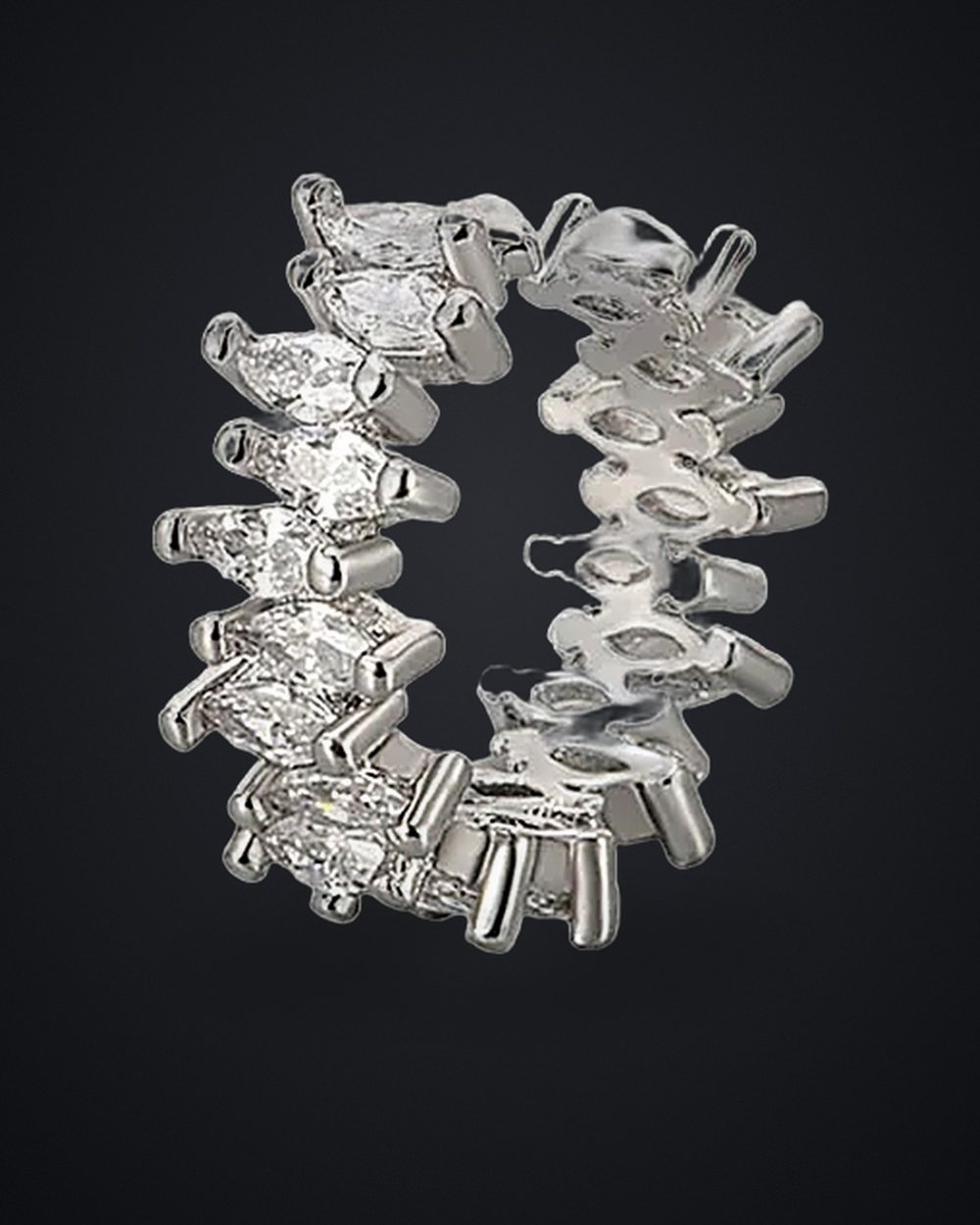 Ear cuff מרקיזה בציפוי, על רקע כהה